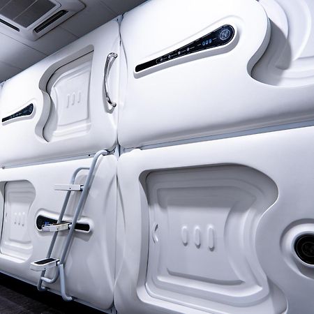 Capsule Inn Kota Kinabalu Exteriör bild