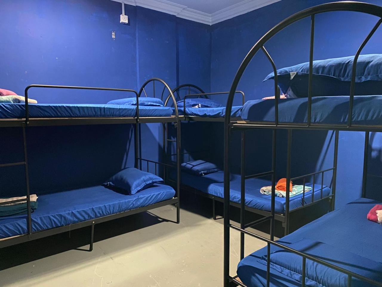 Capsule Inn Kota Kinabalu Exteriör bild
