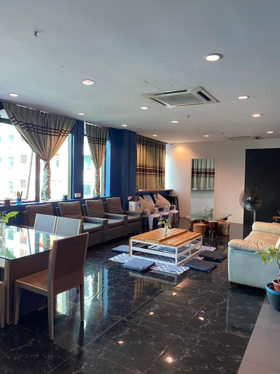 Capsule Inn Kota Kinabalu Exteriör bild