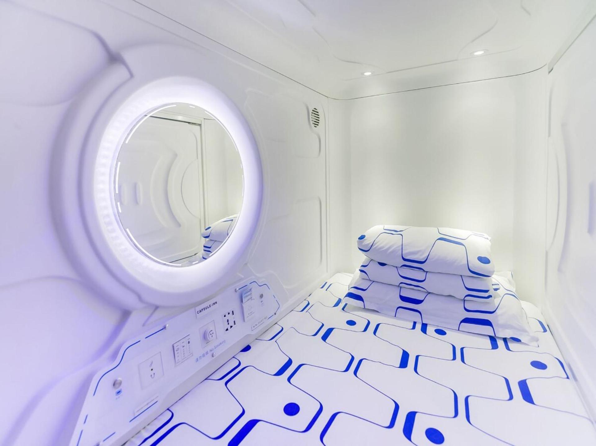 Capsule Inn Kota Kinabalu Exteriör bild