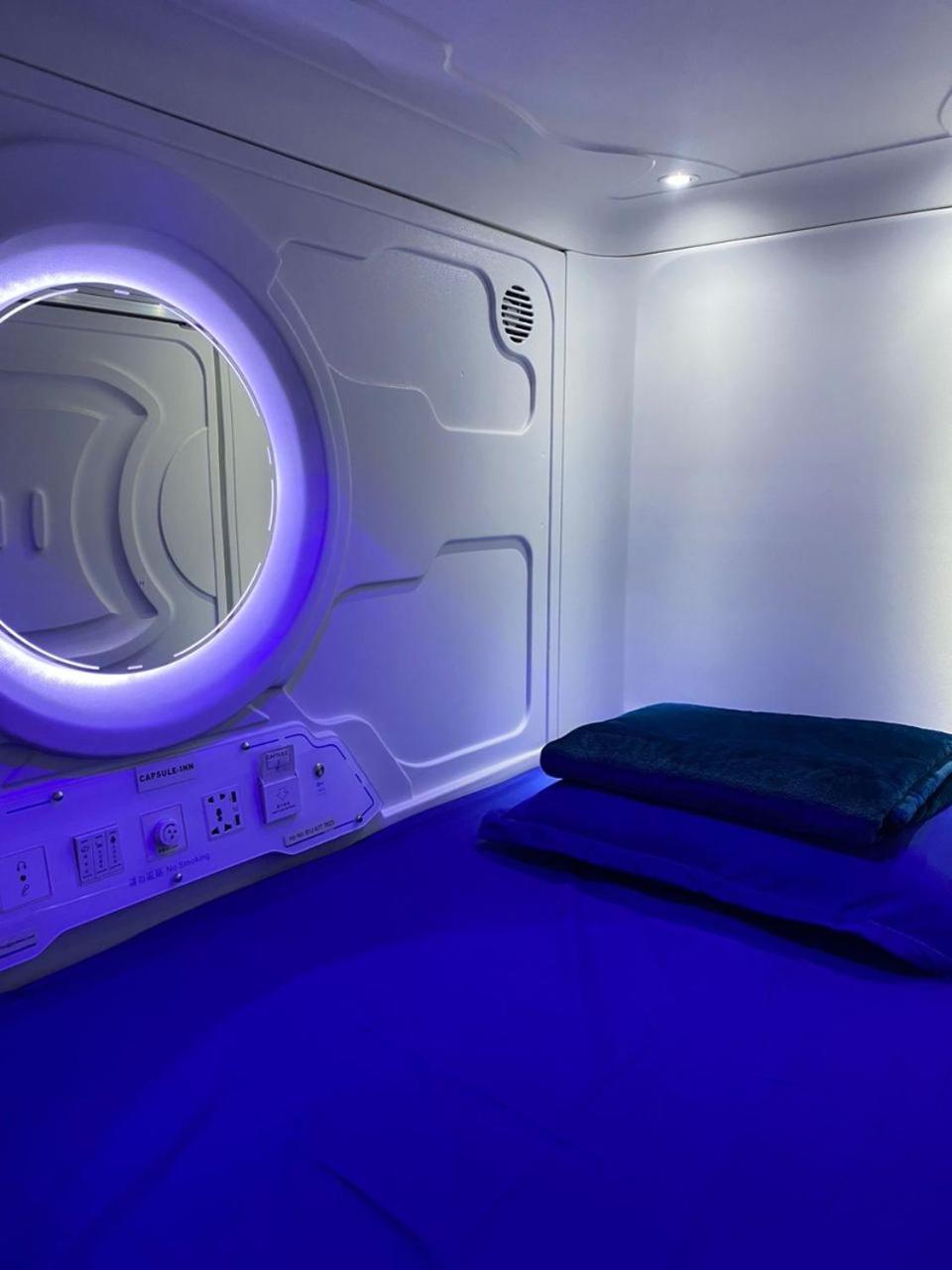 Capsule Inn Kota Kinabalu Exteriör bild